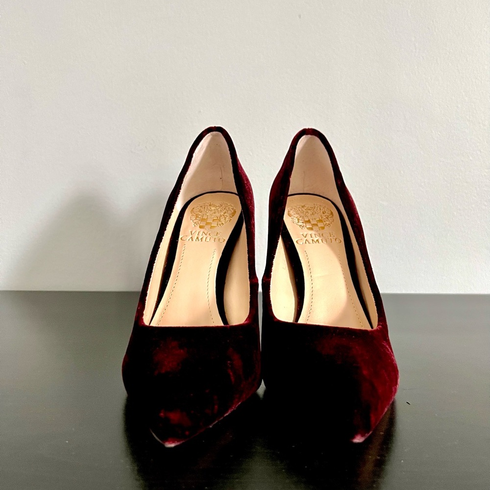 Vince Camuto Burgundy Velvet Pumps Heels 3.5” Size 5.5 - Elegant Party Holiday - Picture 2 of 10
